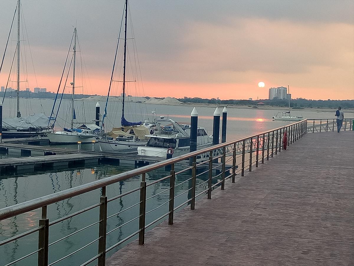 Апартаменты Country Garden Danga Bay Джохор-Бару Экстерьер фото